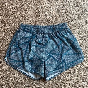 Champion running geometric mid-rise shorts
